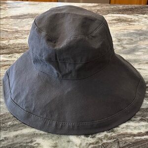 Scala GREY Textured Hat. LIKE NEW. SMALL MEDIUM fit. Sunshade. Cotton